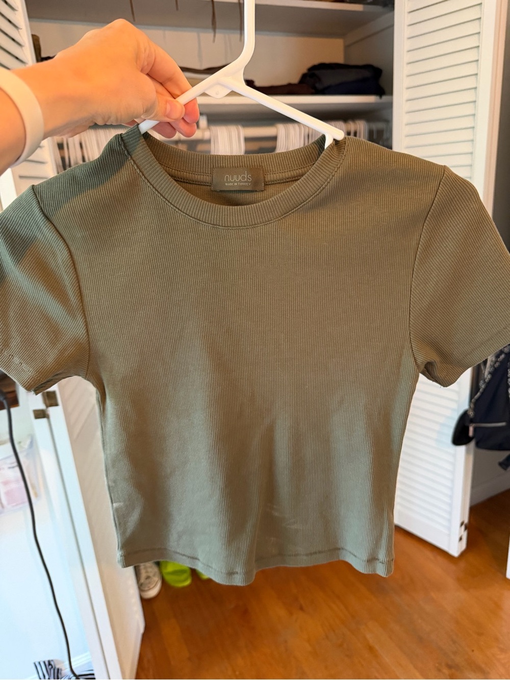 Nuuds  Ribbed Short-Sleeve Tee in Olive Green